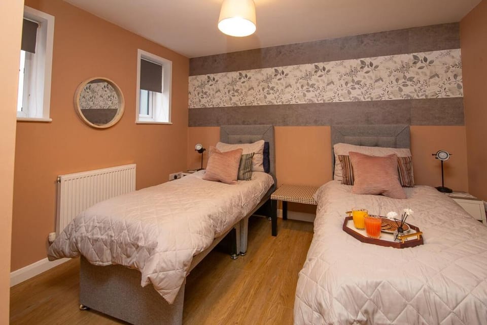 The Monument Apartment, 2 Bedrooms, 2 Bathrooms, Private Balcony, Open Plan kitchen, Recently Renovated, Code-Access Development, Free Multi Car Park, Ideal Location Apartment in Oxford