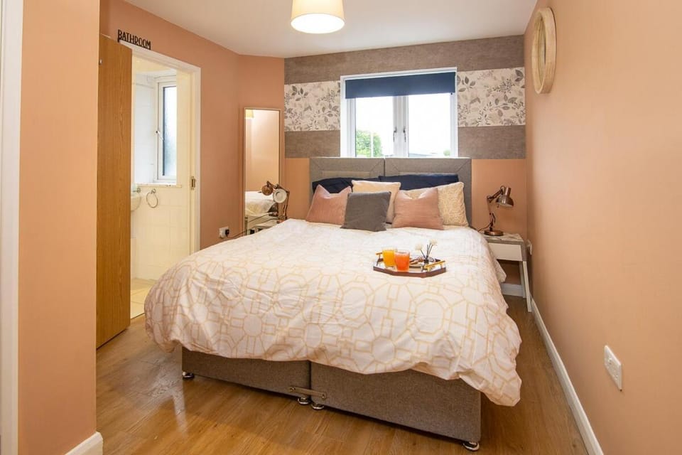 The Monument Apartment, 2 Bedrooms, 2 Bathrooms, Private Balcony, Open Plan kitchen, Recently Renovated, Code-Access Development, Free Multi Car Park, Ideal Location Apartment in Oxford