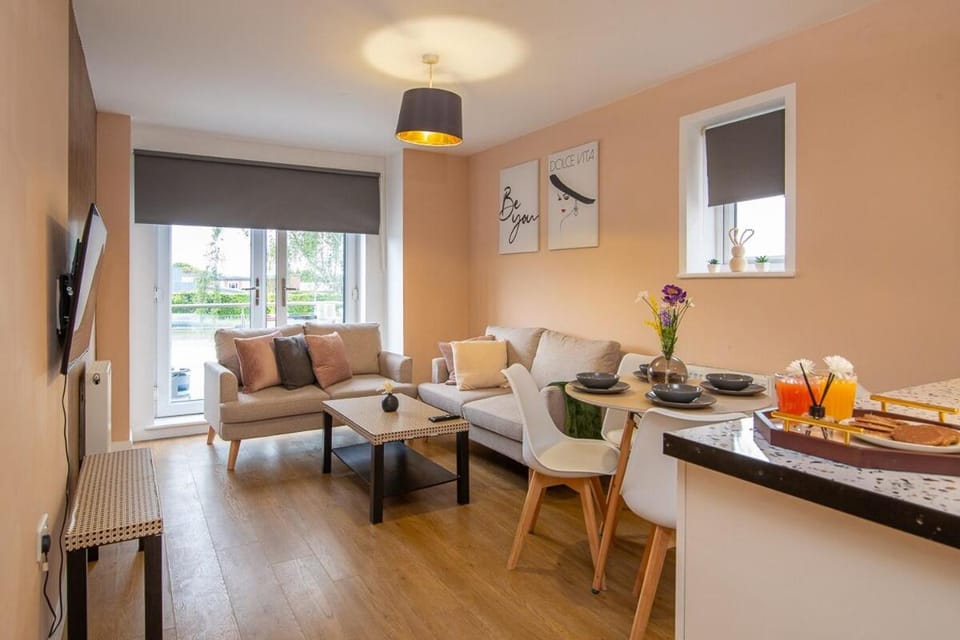 The Monument Apartment, 2 Bedrooms, 2 Bathrooms, Private Balcony, Open Plan kitchen, Recently Renovated, Code-Access Development, Free Multi Car Park, Ideal Location Apartment in Oxford