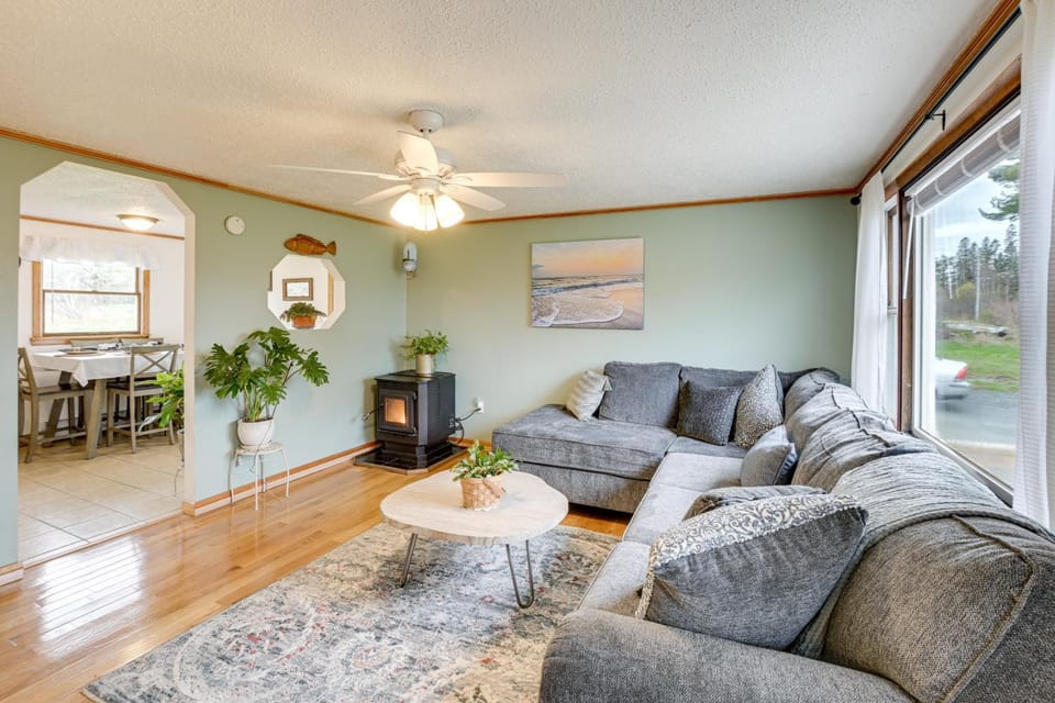 Day Trip to Acadia: Quiet Coastal Maine Escape House in Harrington