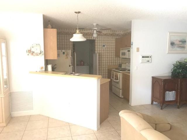 748A Z2b VILLAGE OF DE LA VISTA by REMAX Premier Villa in The Villages