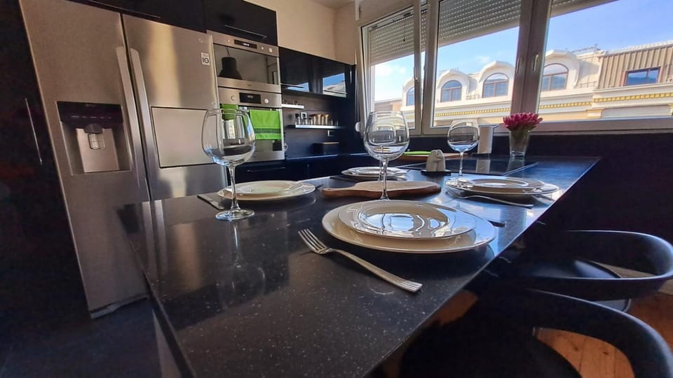 Kitchen or kitchenette, Dining area, dishwasher, oven, stove