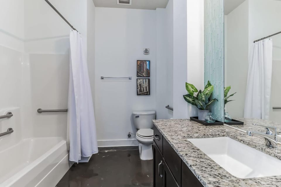 1 BDR Loft close to Vanderbilt Hospital House in Nashville