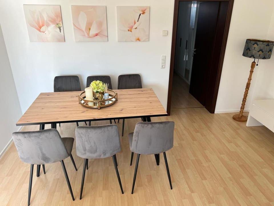 Seating area, Dining area