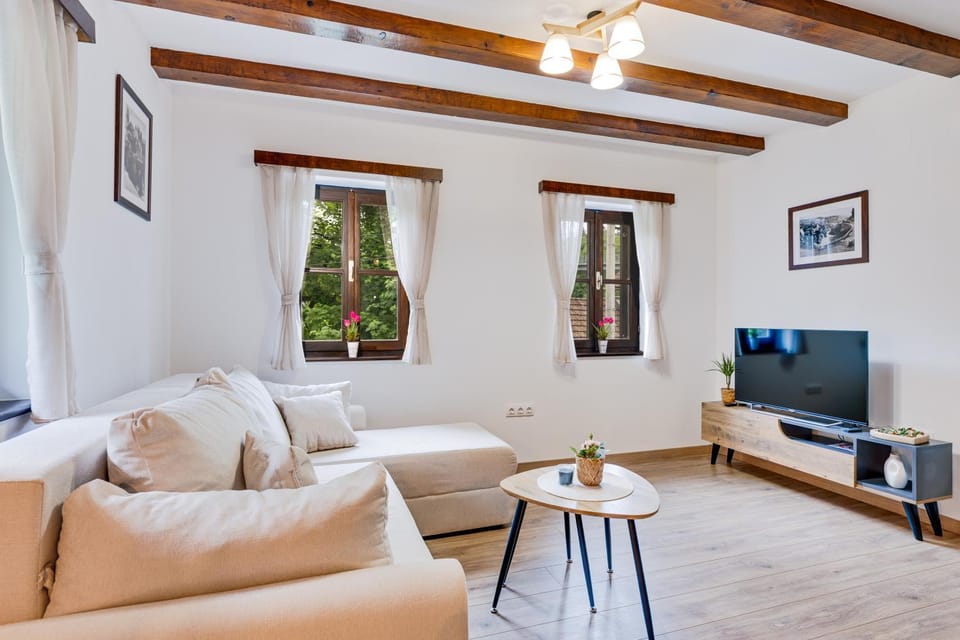 Communal lounge/ TV room, Living room, Seating area