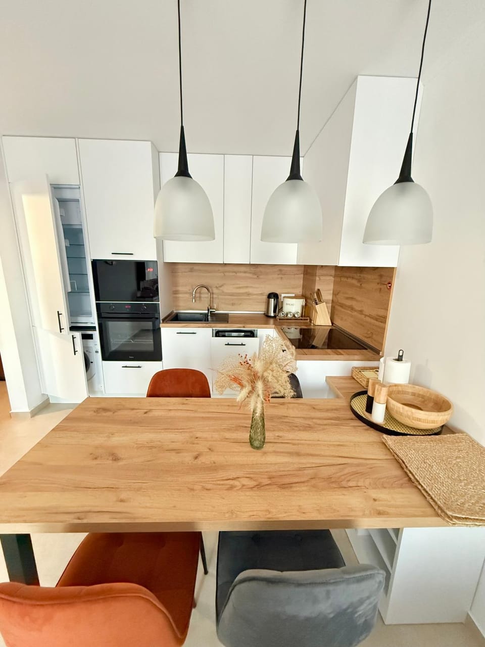 Kitchen or kitchenette, Dining area, stove