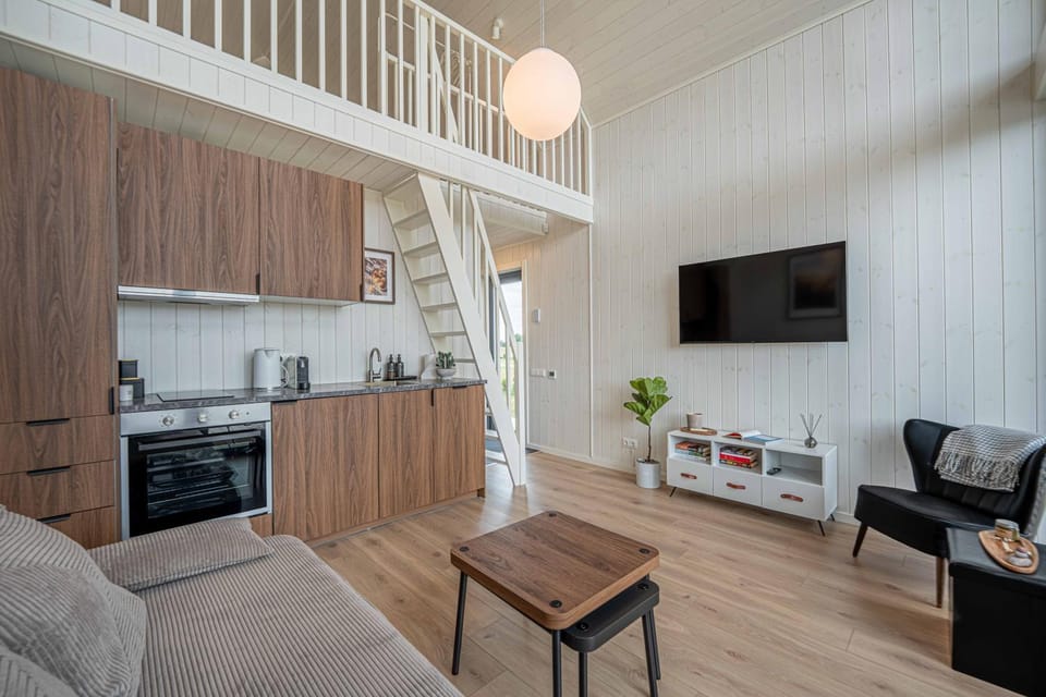 Communal lounge/ TV room, Living room, Seating area, Dining area, Evening entertainment, pet friendly, stove