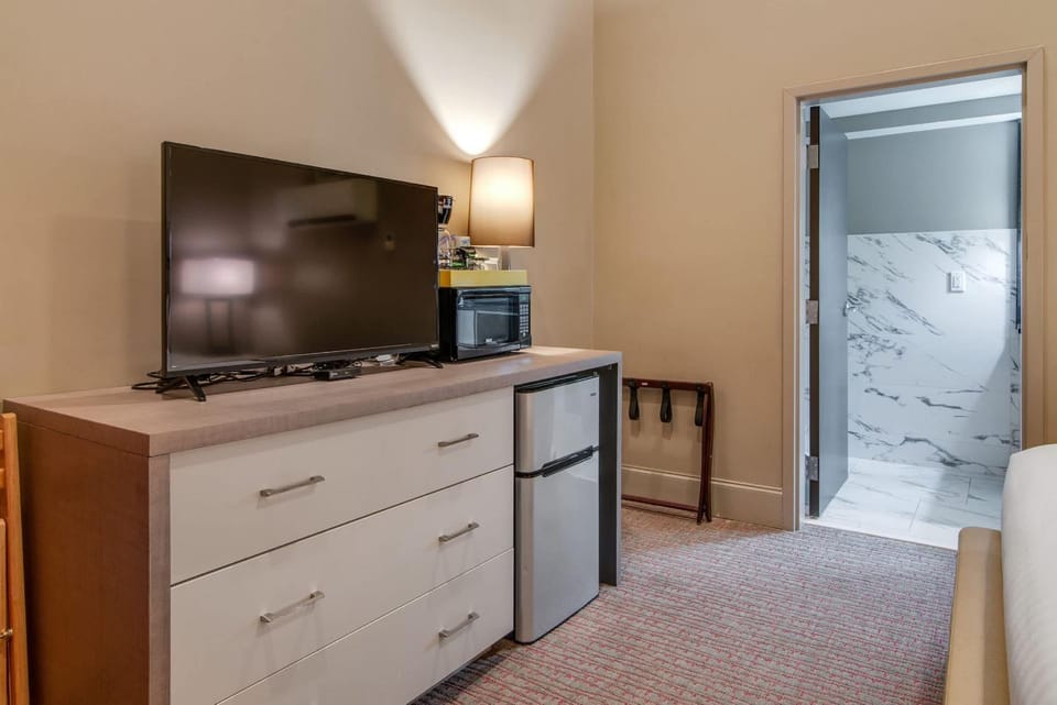 Quaint Retreat for 2 Heart of DT Near Broadway Apartment in East Nashville