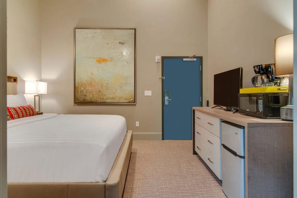 Quaint Retreat for 2 Heart of DT Near Broadway Apartment in East Nashville