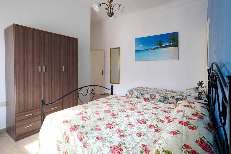 Bed, Photo of the whole room, Bedroom, wardrobe