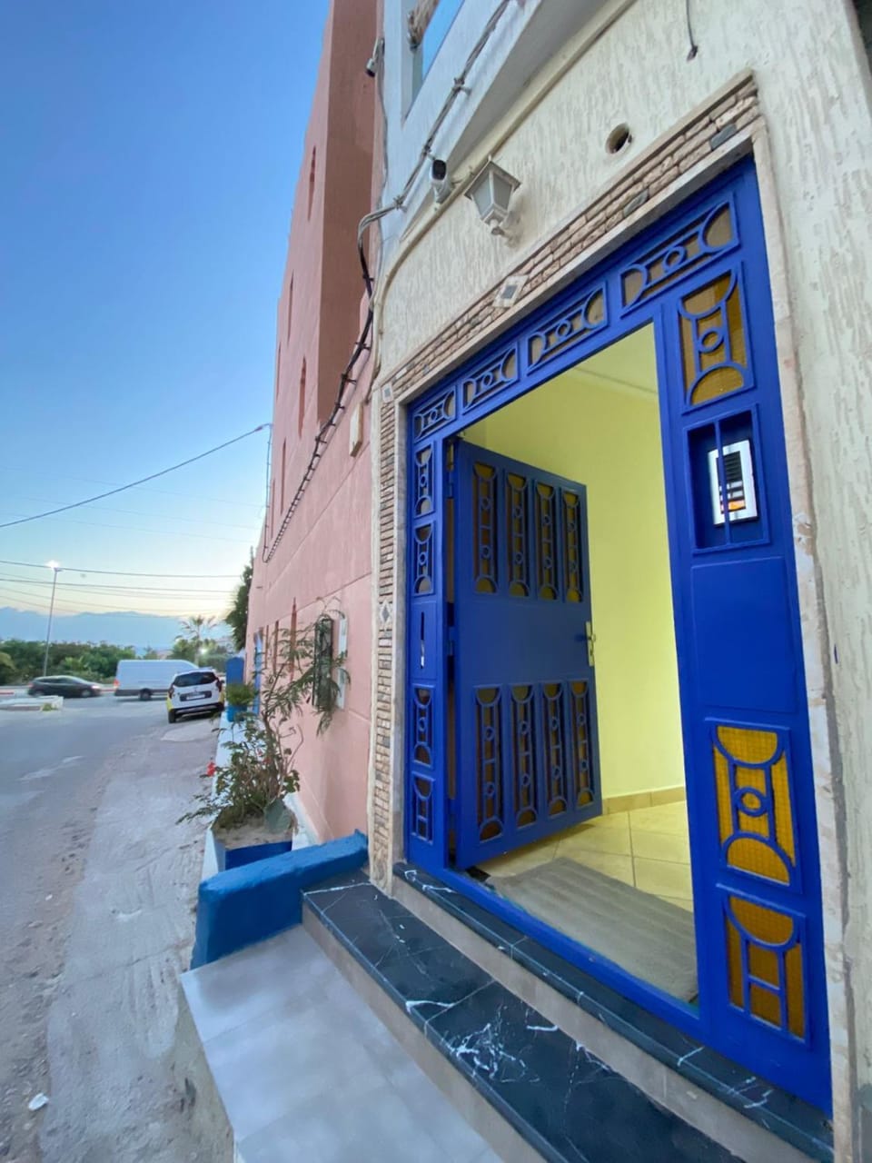Property building, Day, Parking