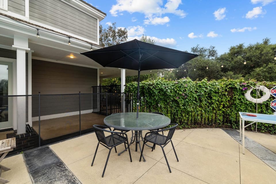 Patio, Dining area