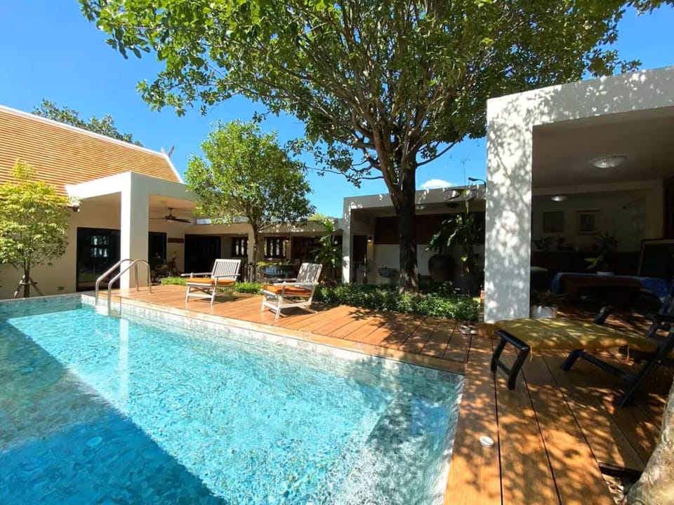 Property building, Patio, Day, Garden, Garden view, Pool view, Swimming pool, Swimming pool, sunbed