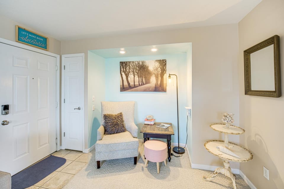 1 Mi to Ferry Port Clinton Condo with Beach View! Apartment in Port Clinton