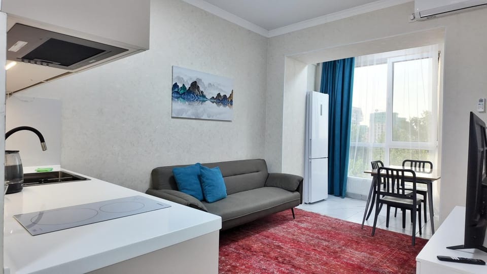 TV and multimedia, Kitchen or kitchenette, Seating area