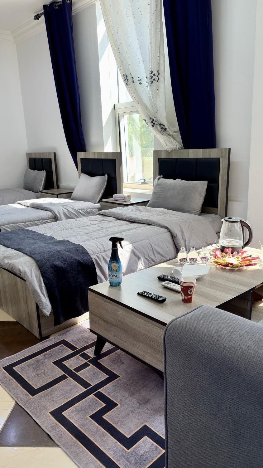 Bed, Seating area, Dining area, Bedroom