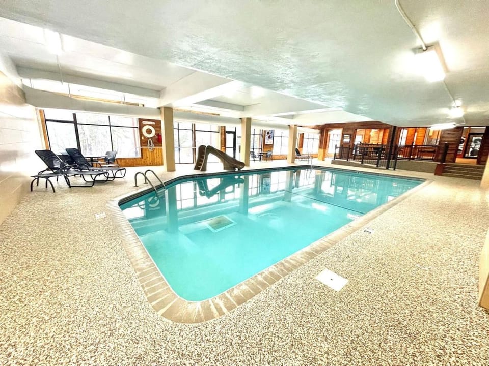 Moose Mtn Retreat Ski in out Condo Pool Hot Tub Fire Pits House in Lutsen