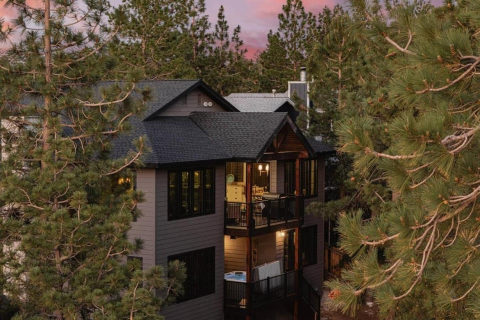 Luxury Ridgecrest Resort 4BR House in Big Bear