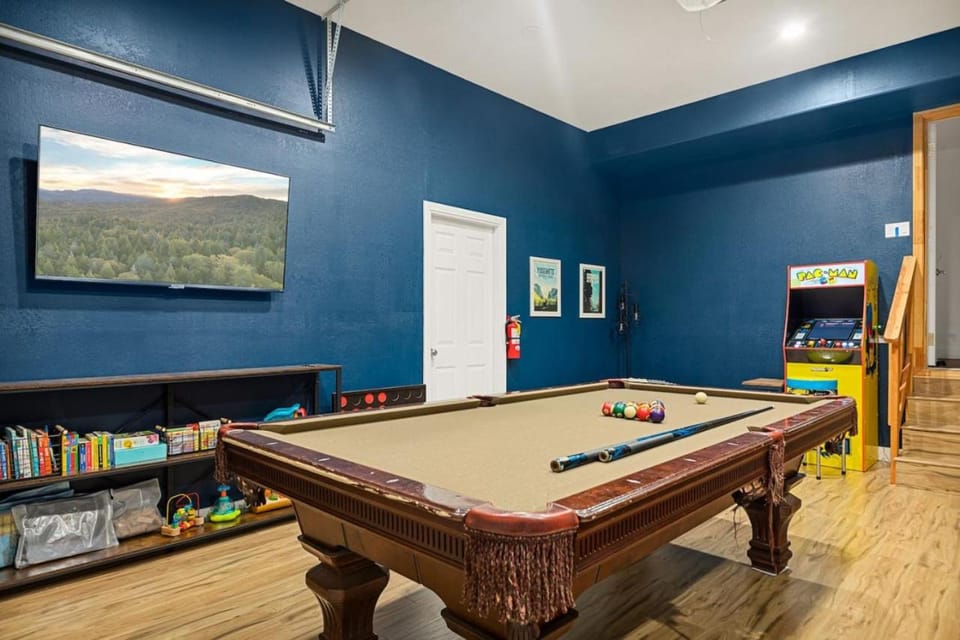 Llama Bear Lodge with Hot Tub House in Big Bear