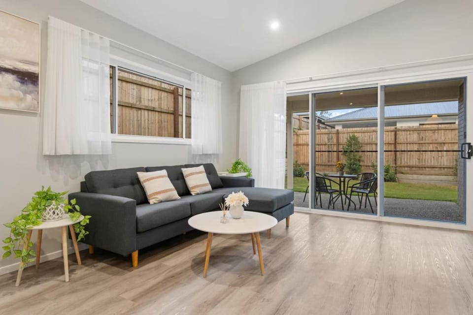 Modern 4BR Home Peaceful Logan Reserve Stay House in Brisbane