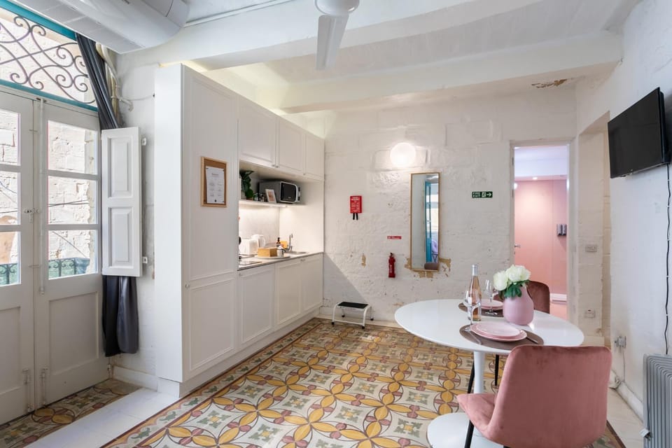 Dining area, kitchen, air conditioner