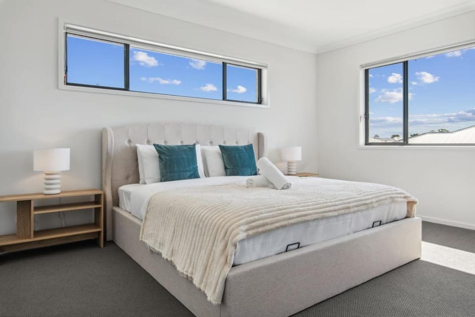 Brand New 6BR Holiday Home Beach and Shop Workspace House in Redland Bay