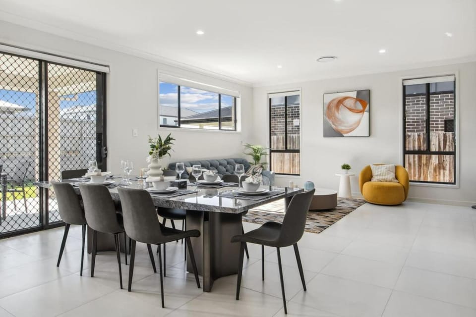 Brand New 6BR Holiday Home Beach and Shop Workspace House in Redland Bay