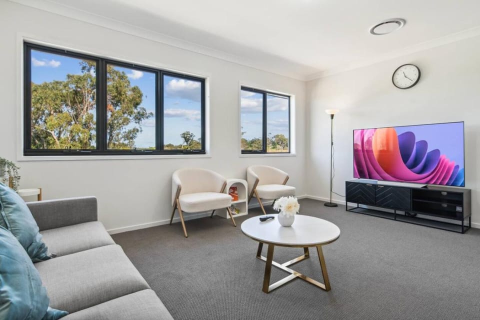 Brand New 6BR Holiday Home Beach and Shop Workspace House in Redland Bay