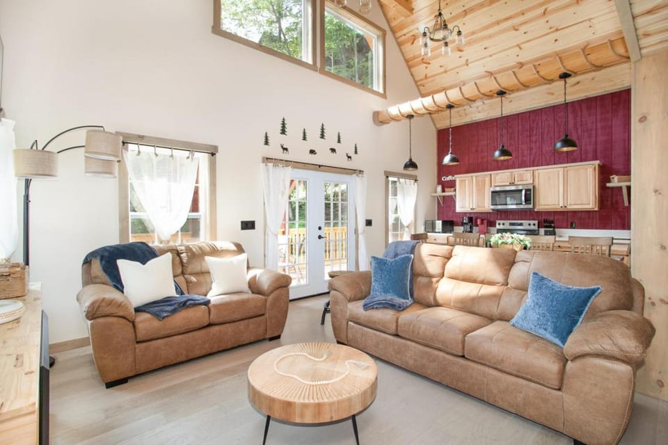 Bearly Dreaming: MTN View, Hot Tub & Game Room! House in Gatlinburg