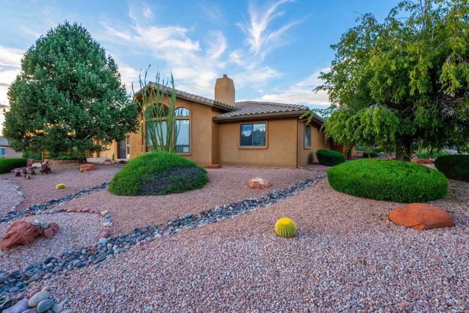 Indian Cliffs Getaway 3 bedroom with pool House in Sedona