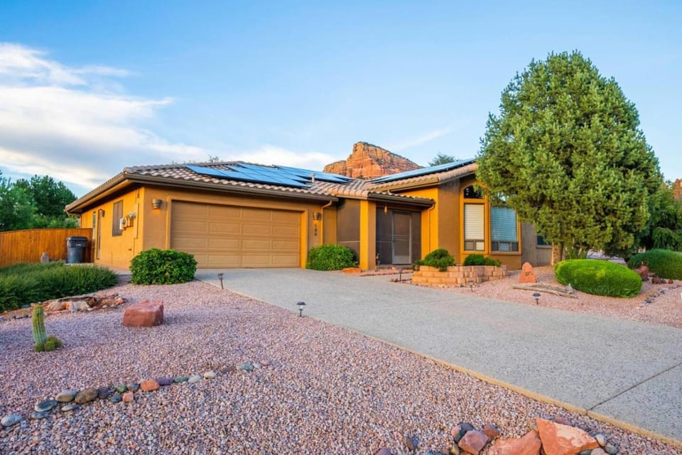 Indian Cliffs Getaway 3 bedroom with pool House in Sedona