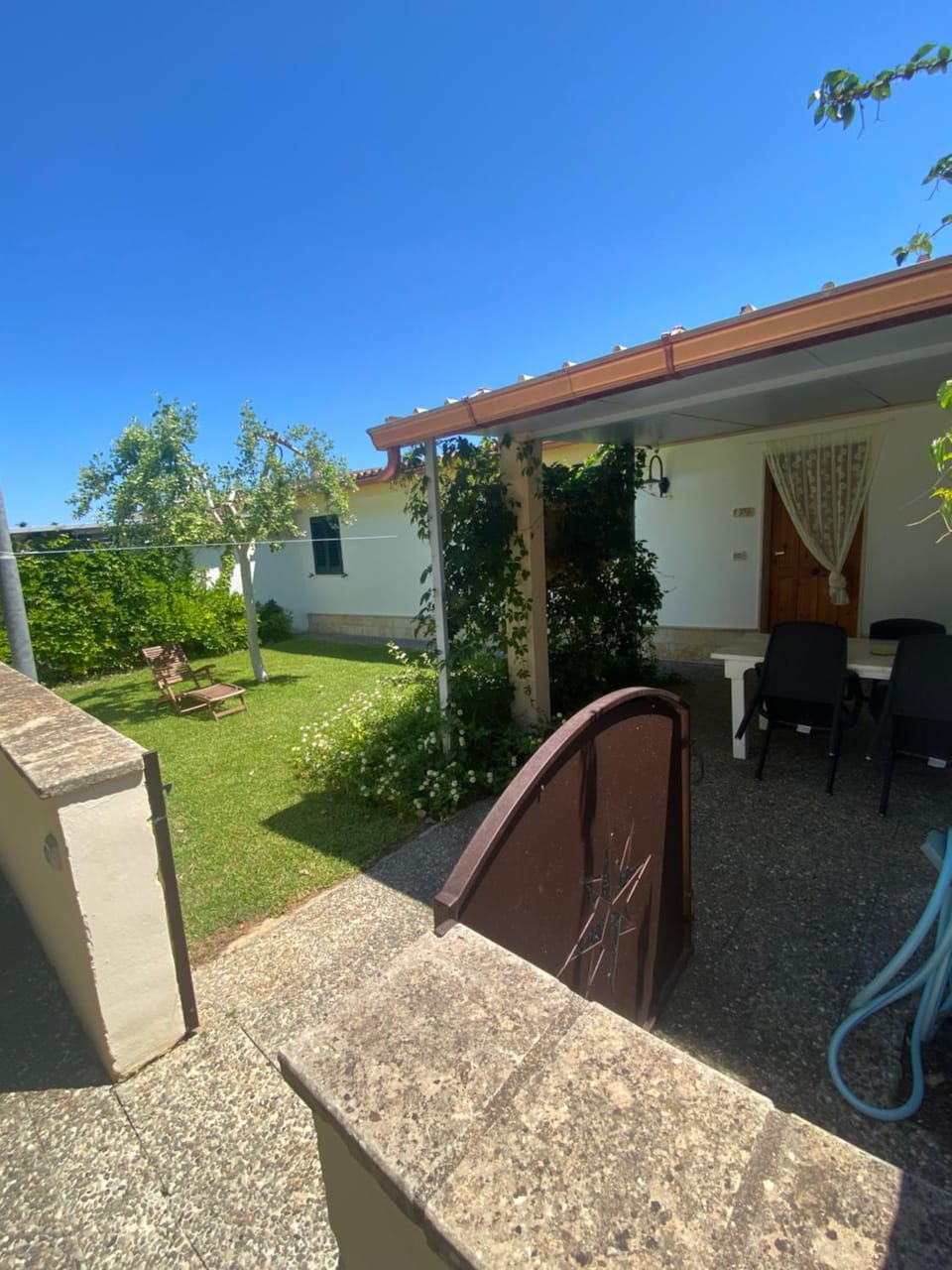 Property building, Patio, Spring, Day, Garden, Garden, Garden view