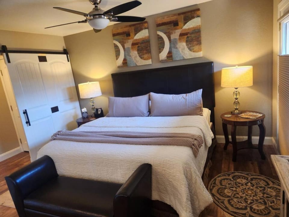 Robins Red Rock Getaway Suite B House in Village of Oak Creek