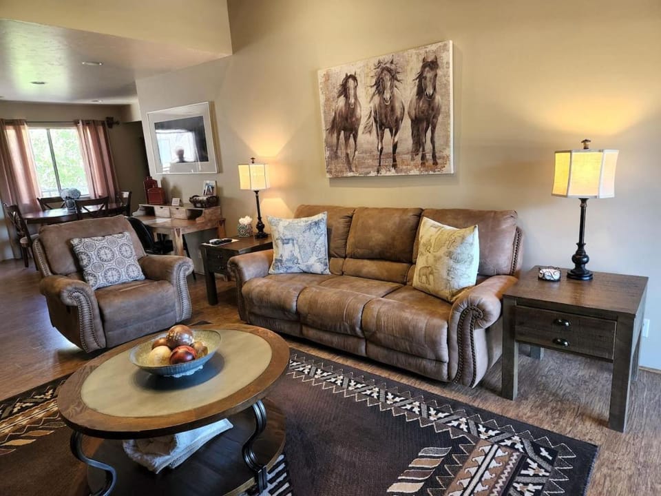 Johnnys Sedona Getaway 2 Primary Suites 2 Bath House in Village of Oak Creek