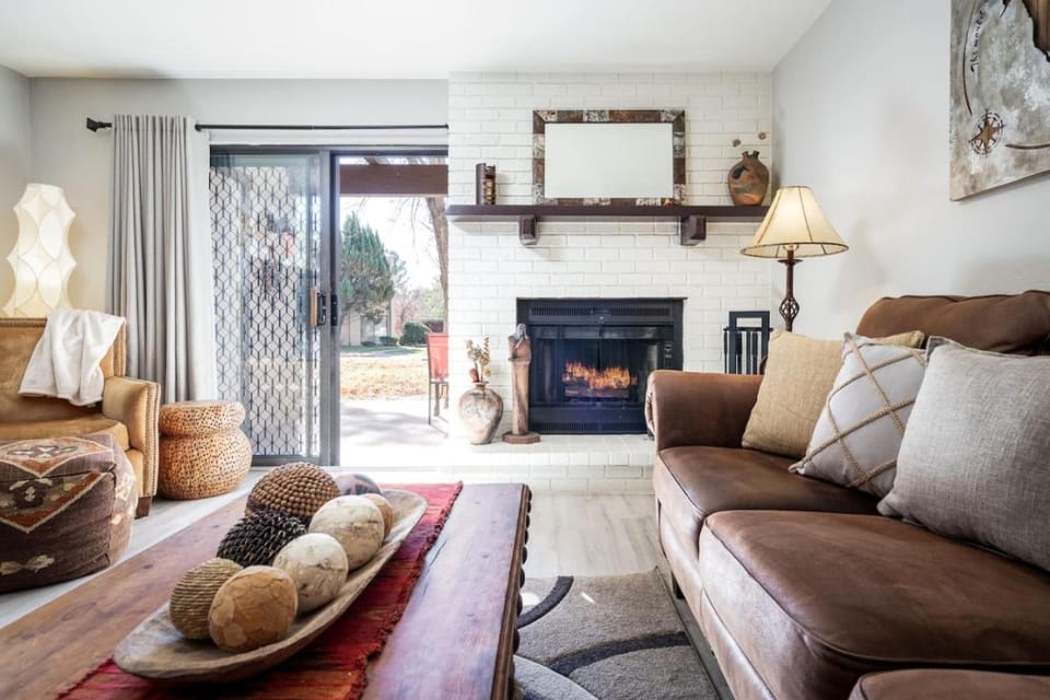 DreamWest Sedona Getaway - 3 Bdrm 2 Ba - Sleeps 6 House in Village of Oak Creek