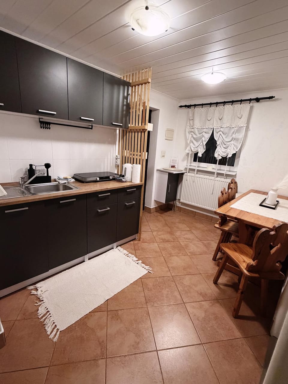 Kitchen or kitchenette, Dining area, stove
