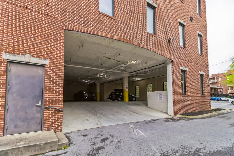 Dream Condo in Desirable West End House in Nashville
