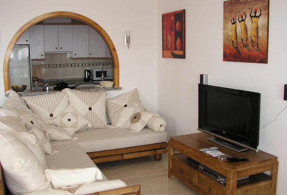 TV and multimedia, Kitchen or kitchenette, Living room, Seating area, Sea view