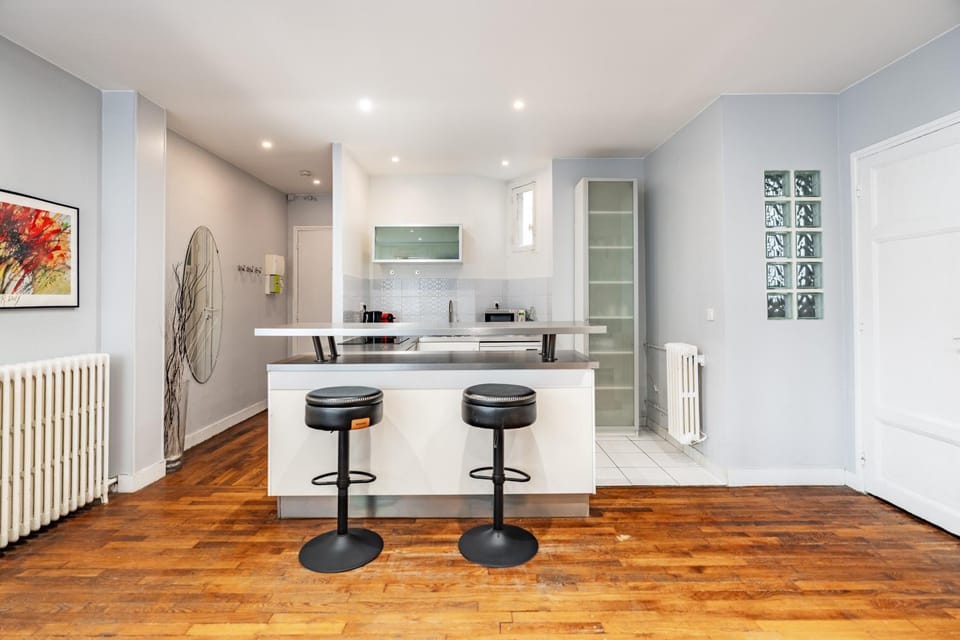 Elegant studio Saint-Dominique Apartment in Paris