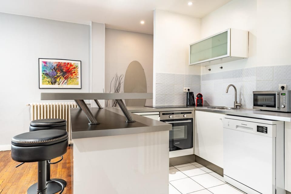 Elegant studio Saint-Dominique Apartment in Paris