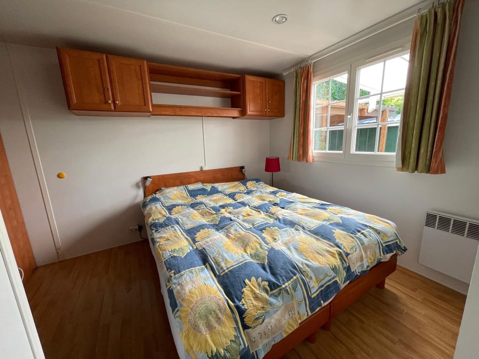 Bungalow avec jardin à côté du port Campground/ 
RV Resort in Haute-Savoie