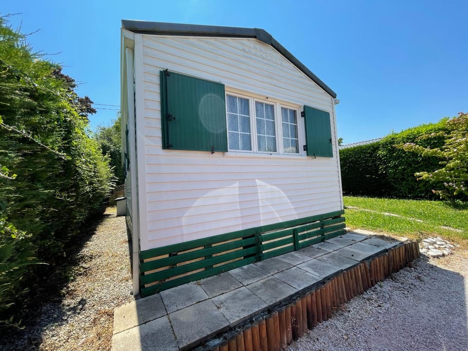 Bungalow avec jardin à côté du port Campground/ 
RV Resort in Haute-Savoie