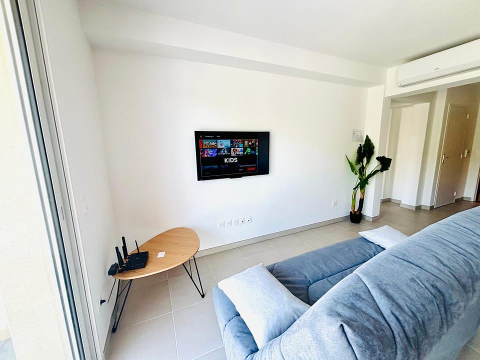 TV and multimedia, Seating area, internet
