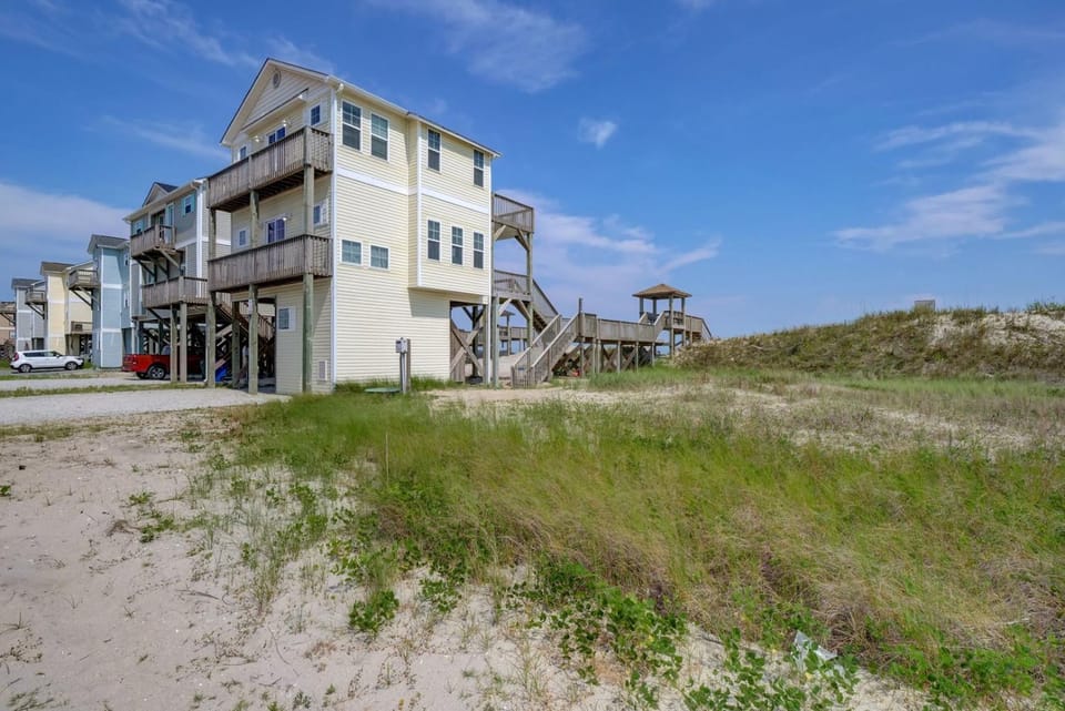 1274 New River Inlet Road House in North Topsail Beach