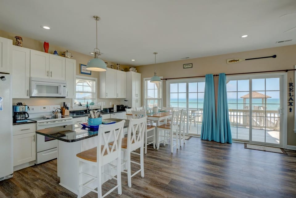 1274 New River Inlet Road House in North Topsail Beach