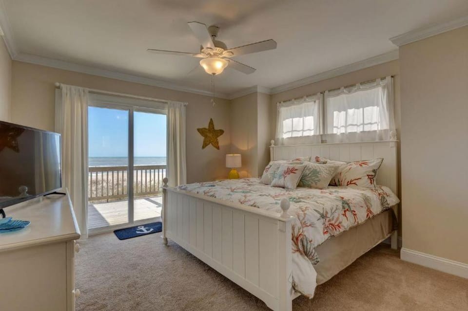 1278 New River Inlet Road House in North Topsail Beach