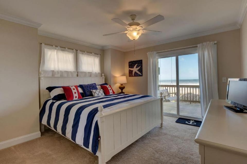 1278 New River Inlet Road House in North Topsail Beach