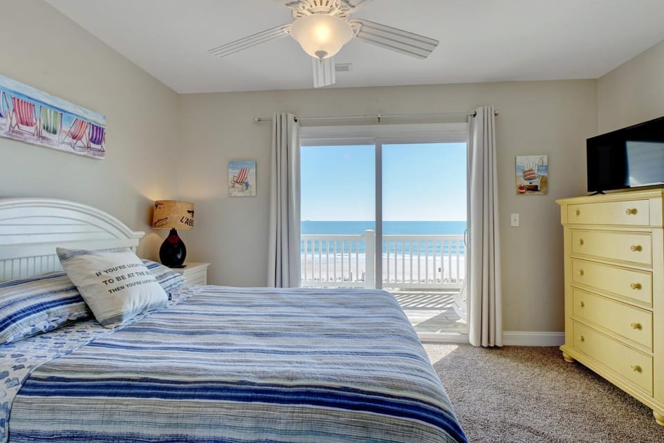 1322 New River Inlet Road- Oceanfront, 240 EV outlet, Elevator, Sleeps 18, Hot tub House in North Topsail Beach