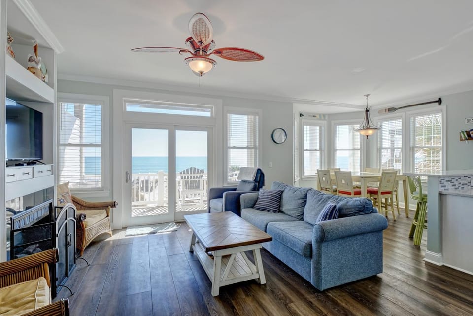 1322 New River Inlet Road- Oceanfront, 240 EV outlet, Elevator, Sleeps 18, Hot tub House in North Topsail Beach