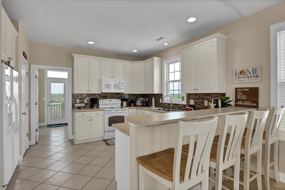 3739 Island Drive - Happy Ours House in North Topsail Beach